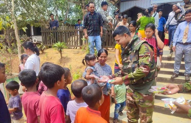 রুমা সেনা জোন কর্তৃক ইস্টার সানডে উপলক্ষ্যে বিভিন্ন চার্চে উপহার সামগ্রী প্রদান