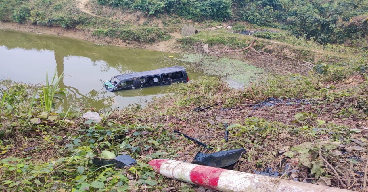 লোহাগাড়ায় একঘণ্টার ব্যবধানে দুটি সড়ক দূর্ঘটনা