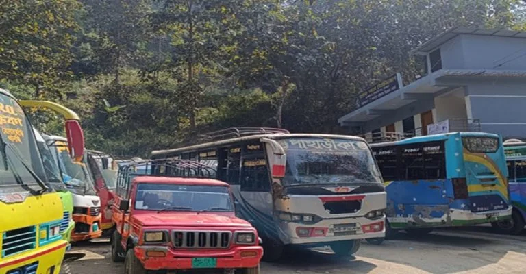 বান্দরবানে তিন উপজেলায় যান চলাচল আবার শুরু