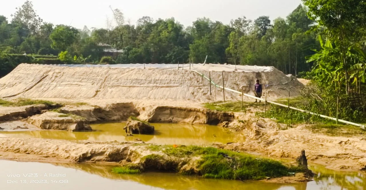 অবৈধ বালুসন্ত্রাসীদের আগ্রাসনে পাল্টে যাচ্ছে লামা-নাইক্ষংছড়ির মানচিত্র