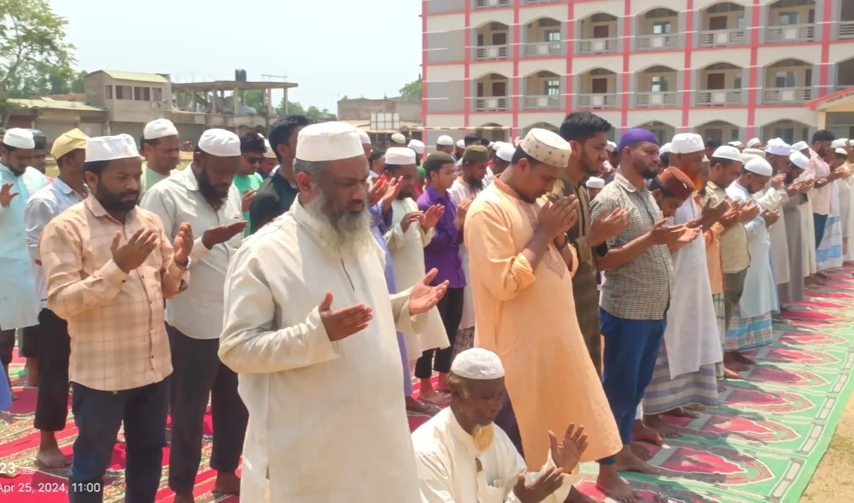 তাপদাহ ও অনাবৃষ্টি থেকে রক্ষায় বাইশারীতে ইসতিসকার নামাজ আদায়