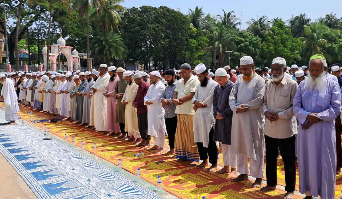 বান্দরবানে তীব্র দাবদাহ থেকে বাঁচতে এস্তেস্কার নামাজ আদায়